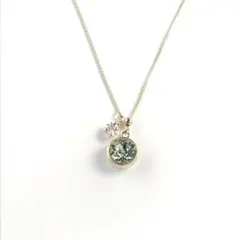 ロングネックレス　Y字　スワロフスキー　グリーン　キラキラ　ゴールド　ラリエット