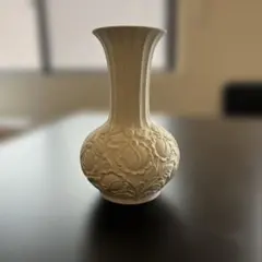ホワイト陶器 花瓶 立体花柄
