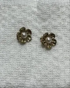花形パール装飾ゴールドイヤリング
