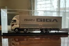 ISUZU GIGA 1/43スケール ミニカー ホワイト - メルカリ