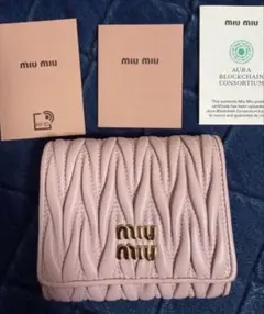 MIU MIU マテラッセレザー 三つ折り財布 ピンクのサムネイル