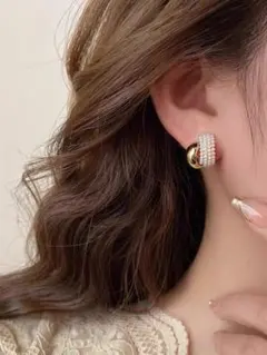 メタルアーチミニパールピアス – 上品でさりげない華やかさ