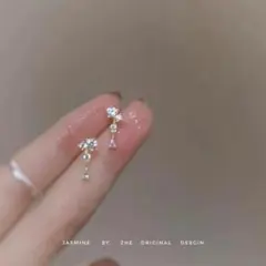 【星屑】流れ星 ピアス ゴールド ジルコニア 韓国 キラキラ 卒業式 入学式