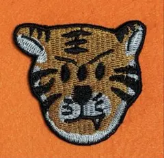 B368 レトロデザイン　タイガー　虎　刺繍ワッペン　縫付タイプ　アメカジ