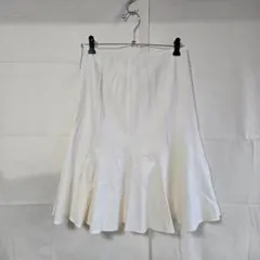 ホワイト フレアスカート ひざ丈