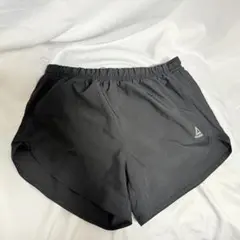 Lサイズ　Reebok ブラックショートパンツ
