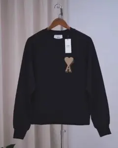 AMI PARISハート刺繍 ブラックスウェット メンズトップス MM2
