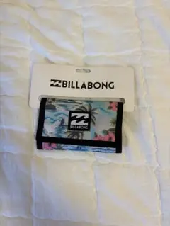 【値下げしました！】BILLABONG フラワー柄 折りたたみ財布