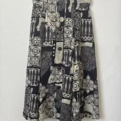 フレアスカート 黒と白の幾何学模様