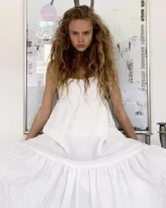 新品☆ZARA ザラ フリル付きロングワンピース