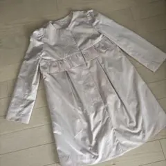 ピンク トレンチコート