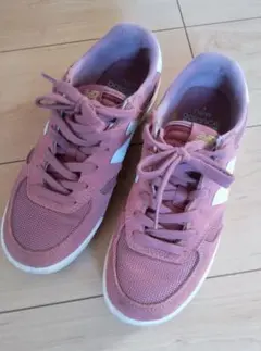 New Balance ピンク スニーカー