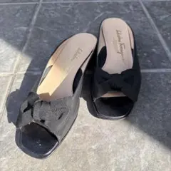 Salvatore Ferragamo ブラックリボンオープントゥパンプス