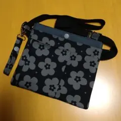 北欧柄花柄ナースポーチ　ナースポケット　サコッシュ　オーガナイザー