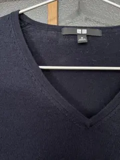 ネイビー Vネック 長袖ニット（UNIQLO）