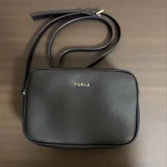 フルラ 現行 ショルダーバッグ リリー オールレザー ロゴ カメラ 黒