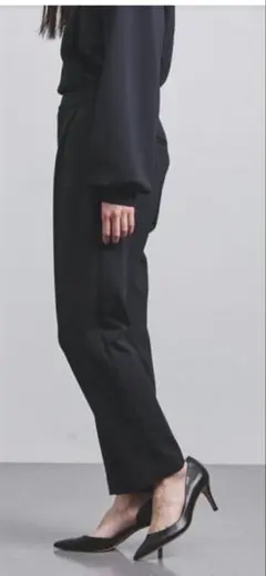 ユナイテッドアローズ新品タグ付spongy タックテーパードパンツ　ネイビー