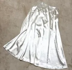 期間限定値下げ！光沢 サテンスカート 艶々　パールホワイト 裏地あり
