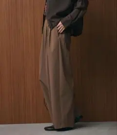 新品未使用　ユナイテッドアローズ　ワイドタックパンツ　モカ　Mサイズ