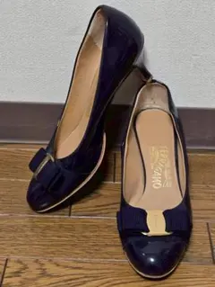 Ferragamo フェラガモ エナメルパンプス ネイビー×金 リボン ヒール