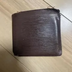 LOUIS VUITTON エピ　二つ折り財布のサムネイル
