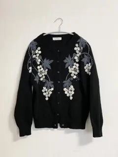 古着カーディガン　ニット　ぶどう刺繍　ブラック　黒