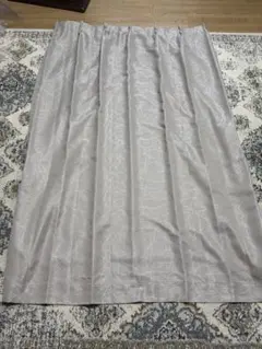 グレーの抽象模様ドレープカーテン