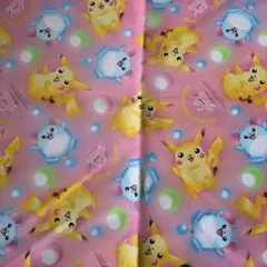ポケモン　ポケモンセンター　ポンチョを着たピカチュウ　ハンドタオル 2015年 ポケモン ポケモンセンター ポンチョを着たピカチュウ ハンドタオル