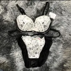 廃盤 エメフィール♡aimerfeelホックレス ブラショーツセット C70/M