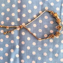 花モチーフ 金色ブレスレット
