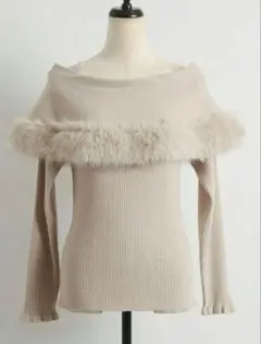 tocco closet ファー付きケープライク袖口フリルリブニットプルオーバー