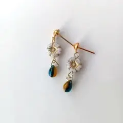 №204　チェコフラワー×チェコドロップピアスイヤリング　ハンドメイド