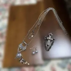 ３連ネックレス、ピアス、ブロ－チセット