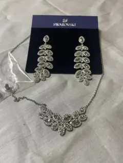 Swarovski ピアスとネックレスセット
