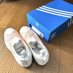 adidas スニーカー ホワイト/オレンジ