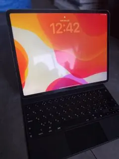 iPad Pro 12.9 第4世代 512GB Magic Keyboard付のサムネイル