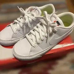 NIKE ウィメンズ コートレガシーNN 24.0