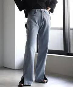 スリット入り デニムパンツ ライトブルー Mサイズのサムネイル