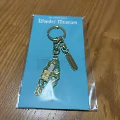 ワンダーミュージアム　ステンドグラスキーホルダー　ケセラセラ