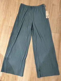 UNIQLO プリーツデザイン ストレートパンツMサイズ 水色　未使用・タグ付き