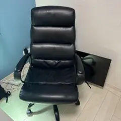 黒いハイバックオフィスチェア　ニトリ