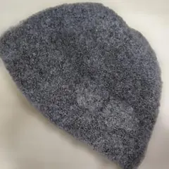 グレー ニット帽子