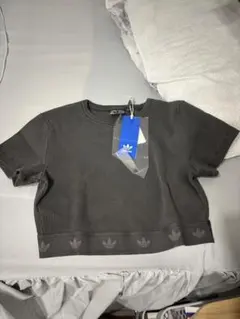adidas ダークグレー クロップドTシャツ M