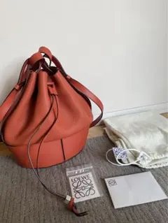 ロエベ　バルーンバッグ　ミディアム　ソフトホワイト　新品 未使用 ロエベ（Loewe）から新作「バルーン バッグ」デビュー！｜ハーパーズ