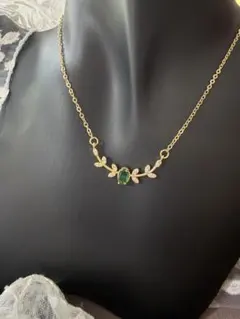 エメラルド リーフモチーフ ネックレス