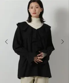 フリル付き黒長袖ブラウスのサムネイル