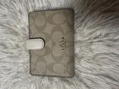 ★COACH★二つ折り財布 シグネチャー柄　ホワイトのサムネイル