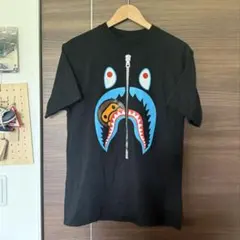 A・BATHING APE Tシャツ ブラック シャーク マイロ Mサイズのサムネイル