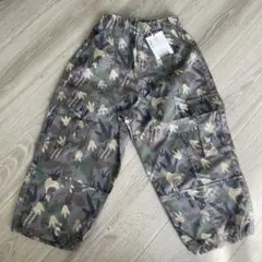 新品タグ付き　恐竜 カモフラージュ ロングパンツ 110cm 迷彩　カーゴパンツ