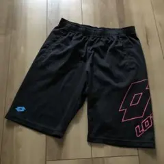 Lotto ブラック ハーフバスケパンツ ピンクロゴ